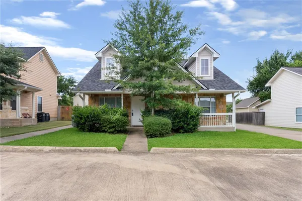 a view of a house with a yard and plants
