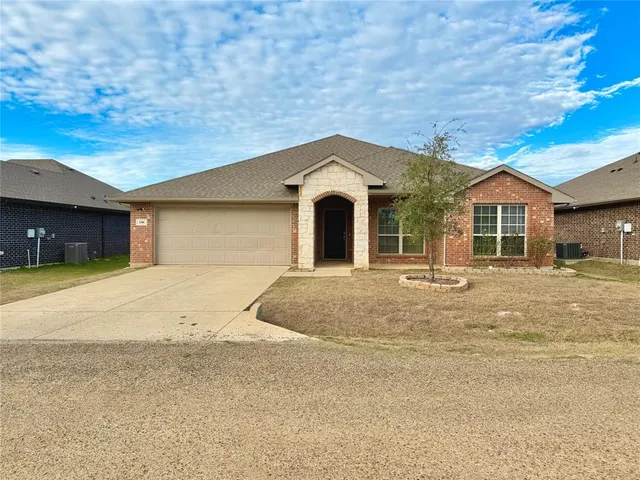 $324,999 | 140 Creek Meadow Drive, Mabank, TX 75147