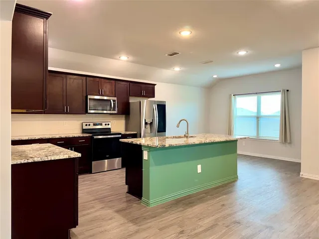 $324,999 | 140 Creek Meadow Drive, Mabank, TX 75147