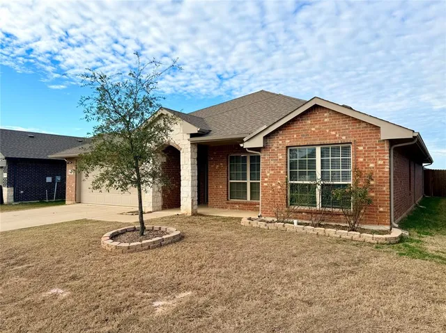$324,999 | 140 Creek Meadow Drive, Mabank, TX 75147