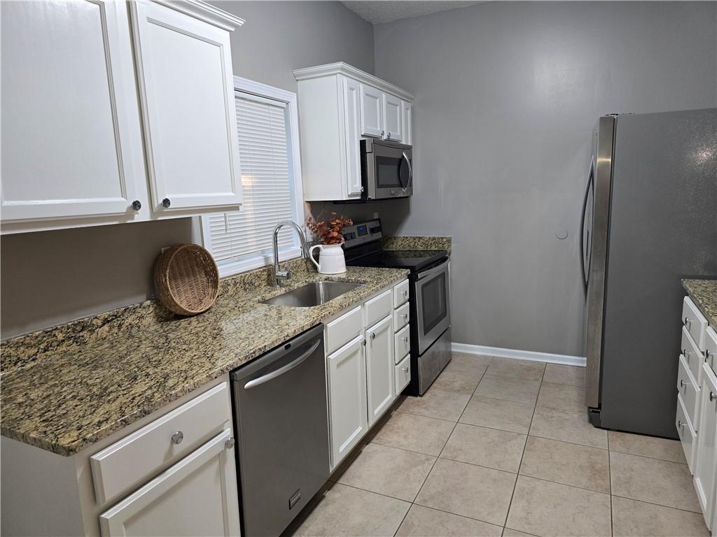 31 Corinth Road Cartersville, GA 30121 - Photo 4 of 35 a kitchen with a sink stove and refrigerator