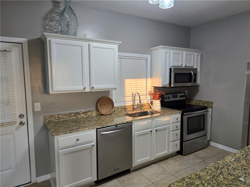 31 Corinth Road Cartersville, GA 30121 - Photo 8 of 35 a kitchen with stainless steel appliances granite countertop a sink stove oven and granite counter tops