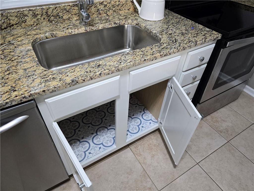 31 Corinth Road Cartersville, GA 30121 - Photo 10 of 35 a kitchen with a stove and a microwave