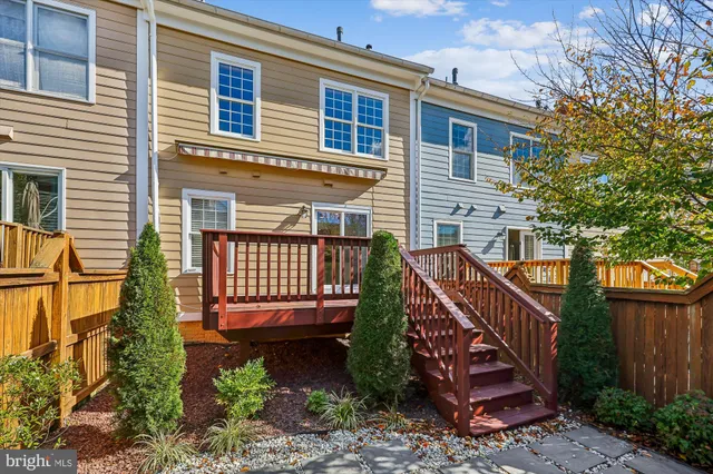 $925,000 | 536 Tschiffely Square Road, Gaithersburg, MD 20878