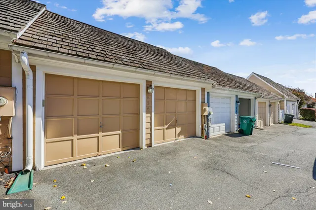 $925,000 | 536 Tschiffely Square Road, Gaithersburg, MD 20878