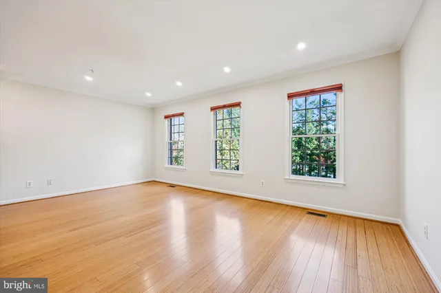 $925,000 | 536 Tschiffely Square Road, Gaithersburg, MD 20878