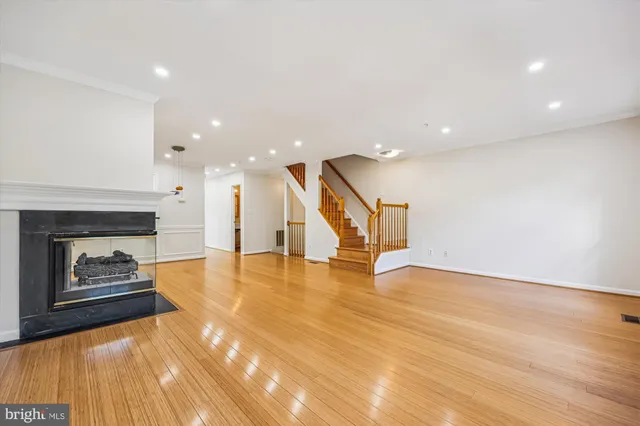 $925,000 | 536 Tschiffely Square Road, Gaithersburg, MD 20878