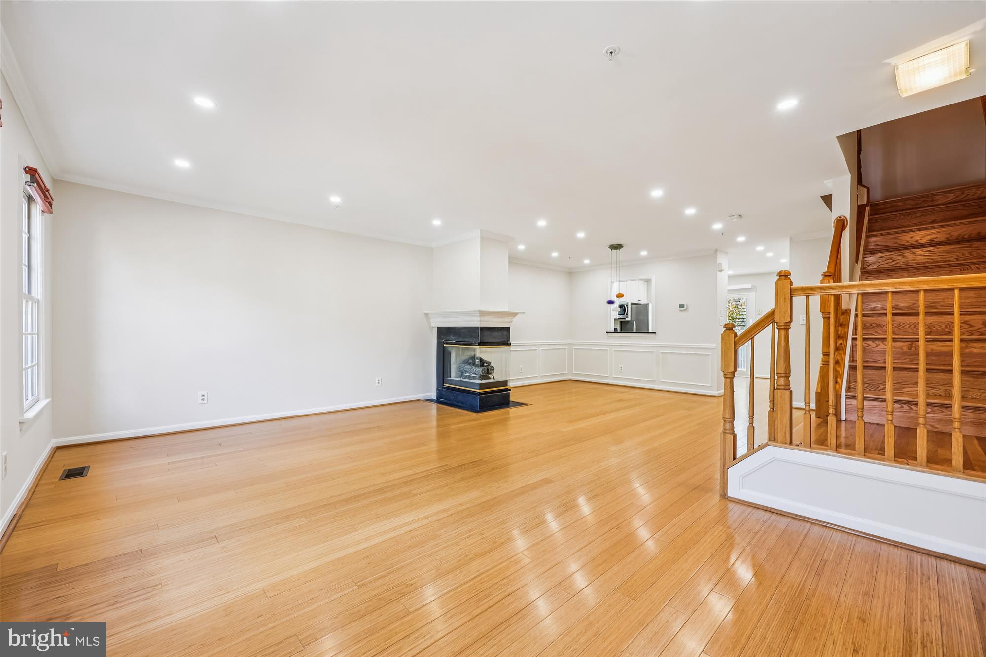 536 Tschiffely Square Road Gaithersburg, MD 20878 - Photo 47 of 116 Living Room