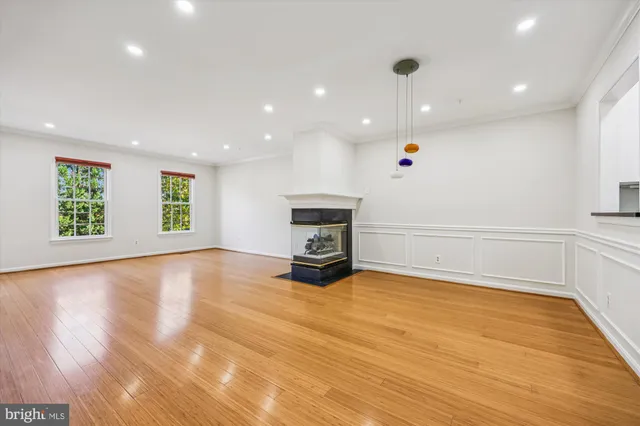 $925,000 | 536 Tschiffely Square Road, Gaithersburg, MD 20878