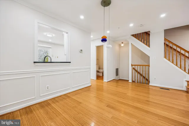 $925,000 | 536 Tschiffely Square Road, Gaithersburg, MD 20878