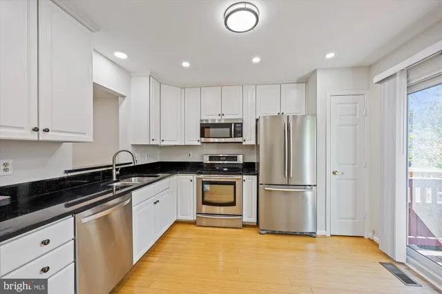 $925,000 | 536 Tschiffely Square Road, Gaithersburg, MD 20878