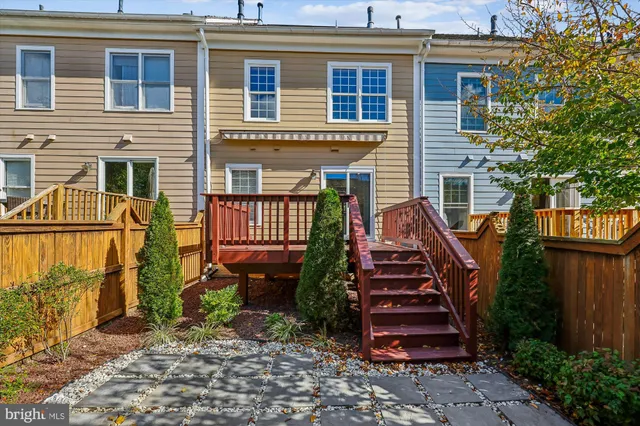 $925,000 | 536 Tschiffely Square Road, Gaithersburg, MD 20878