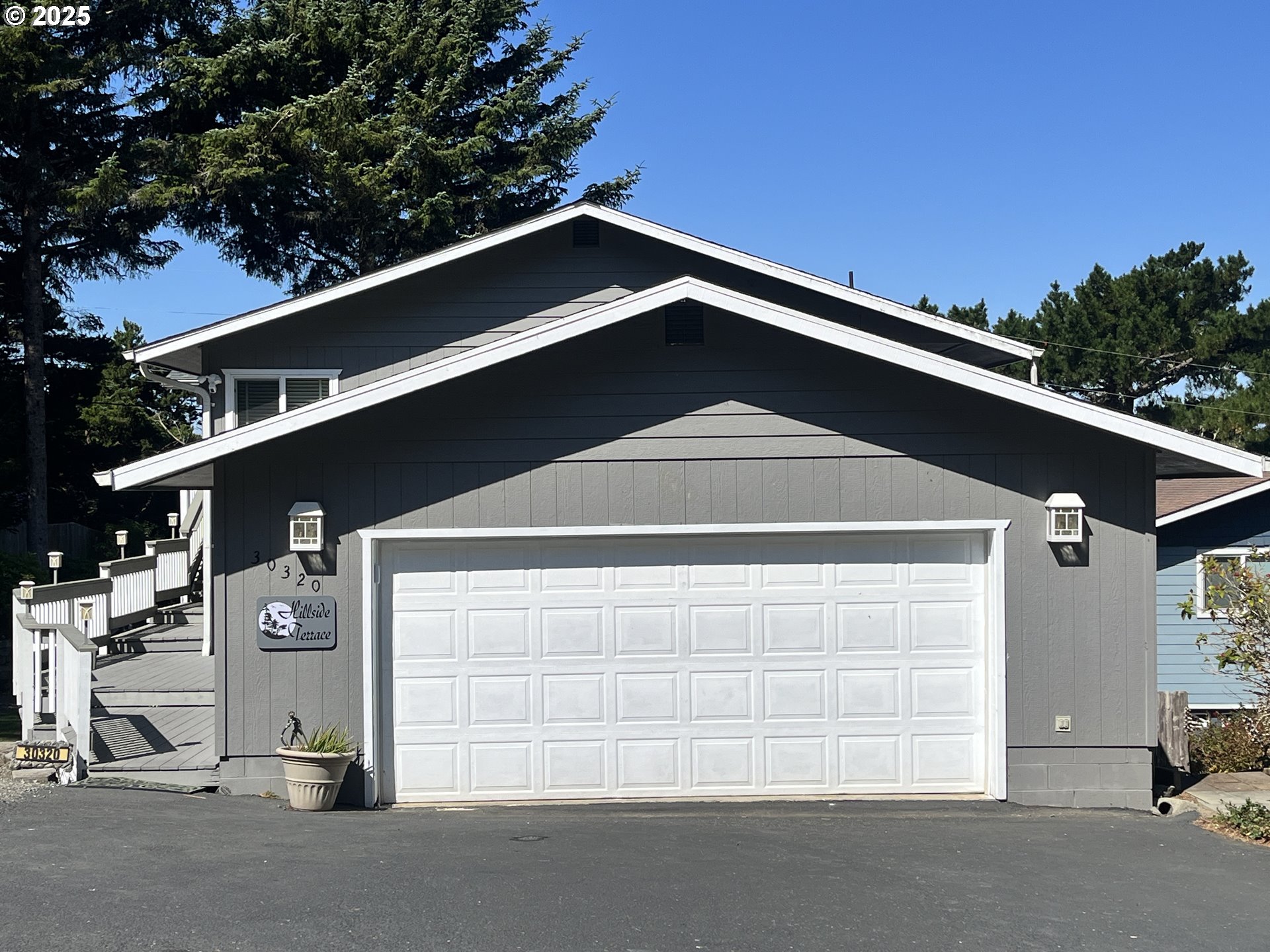 30320 Hillside Terrace Gold Beach, OR 97444 - Photo 2 of 31 Garage