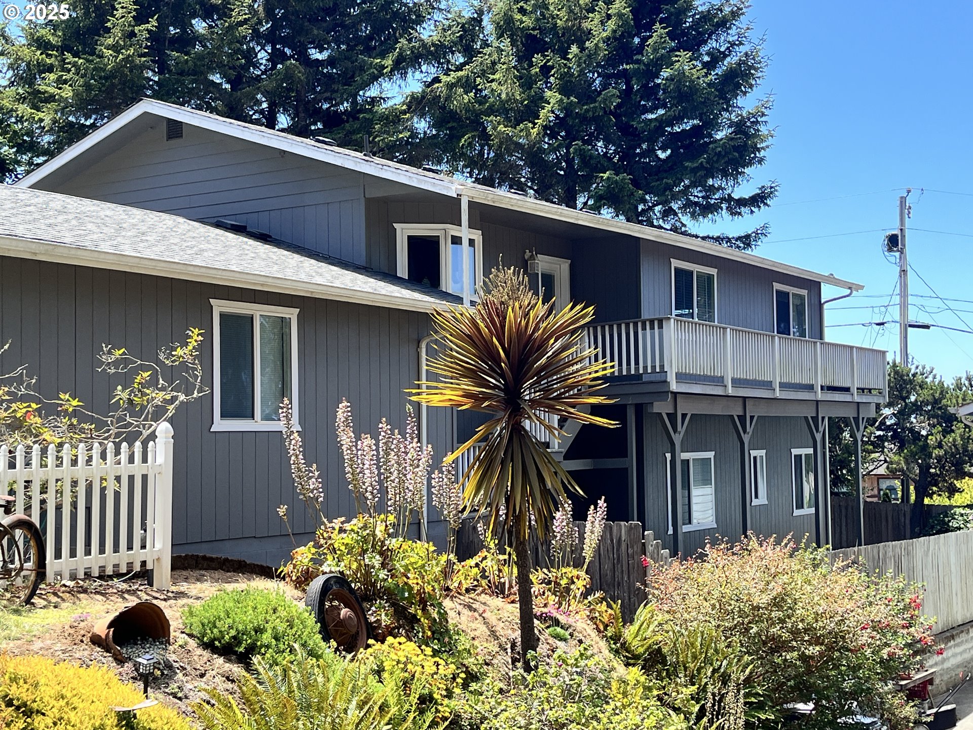 30320 Hillside Terrace Gold Beach, OR 97444 - Photo 3 of 31 Exterior