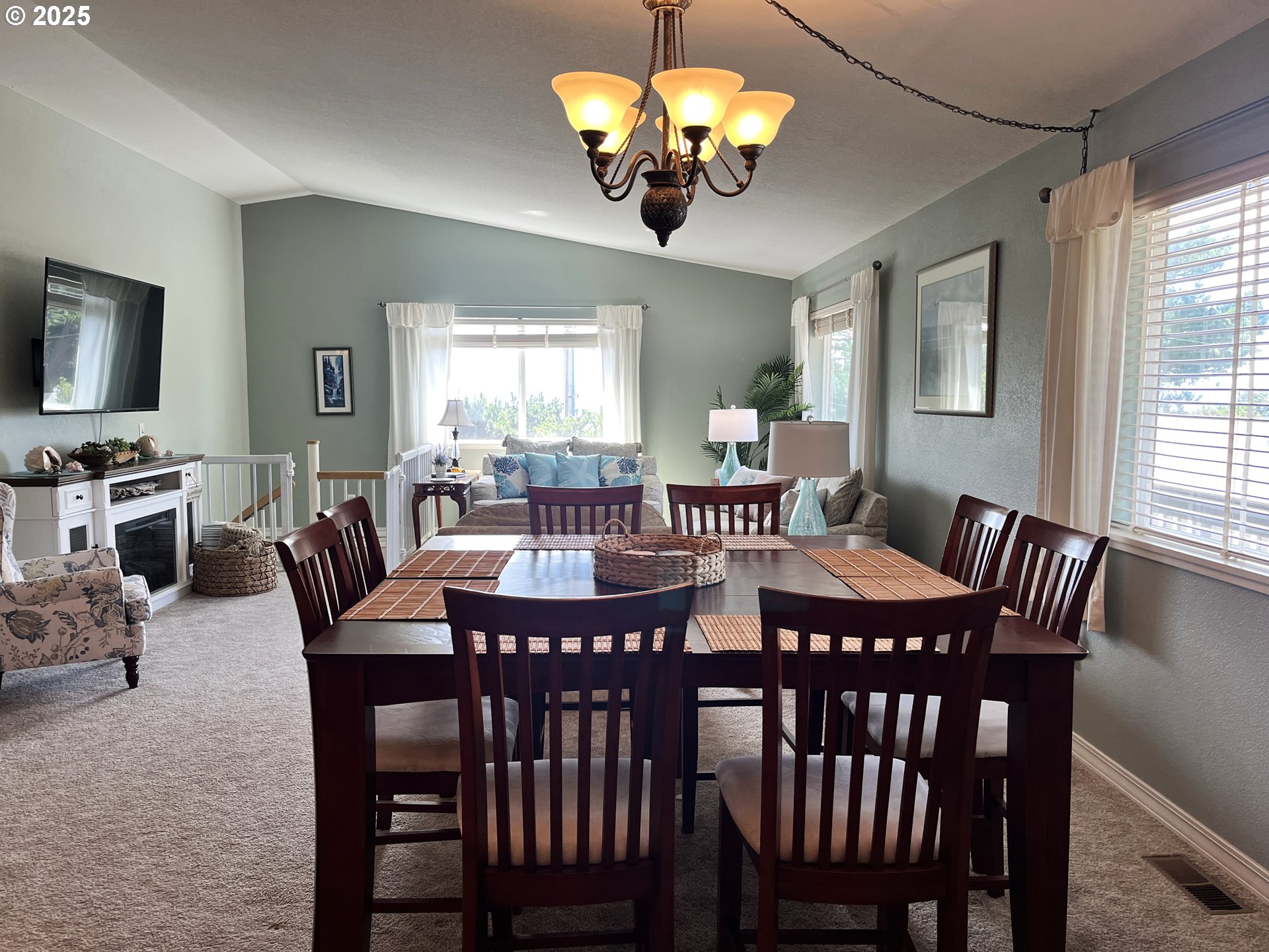 30320 Hillside Terrace Gold Beach, OR 97444 - Photo 5 of 31 Dining Room