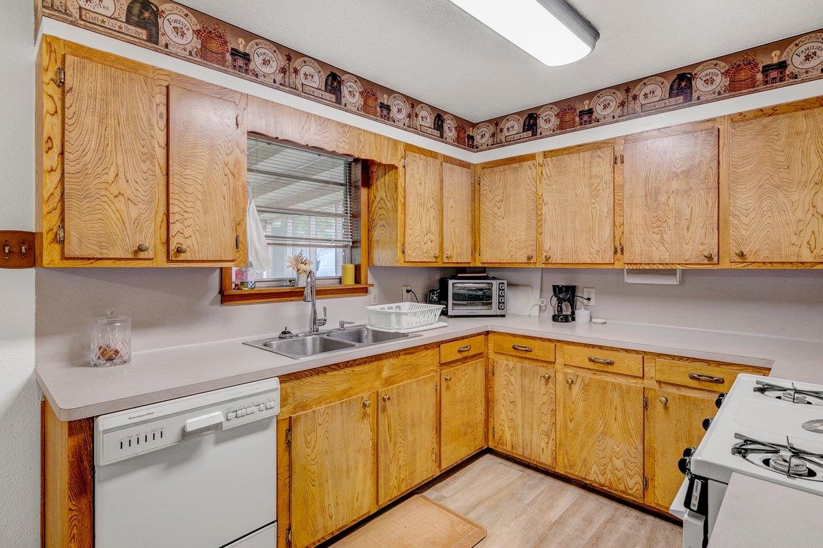 6831 Howe Street Groves, TX 77619 - Photo 11 of 34