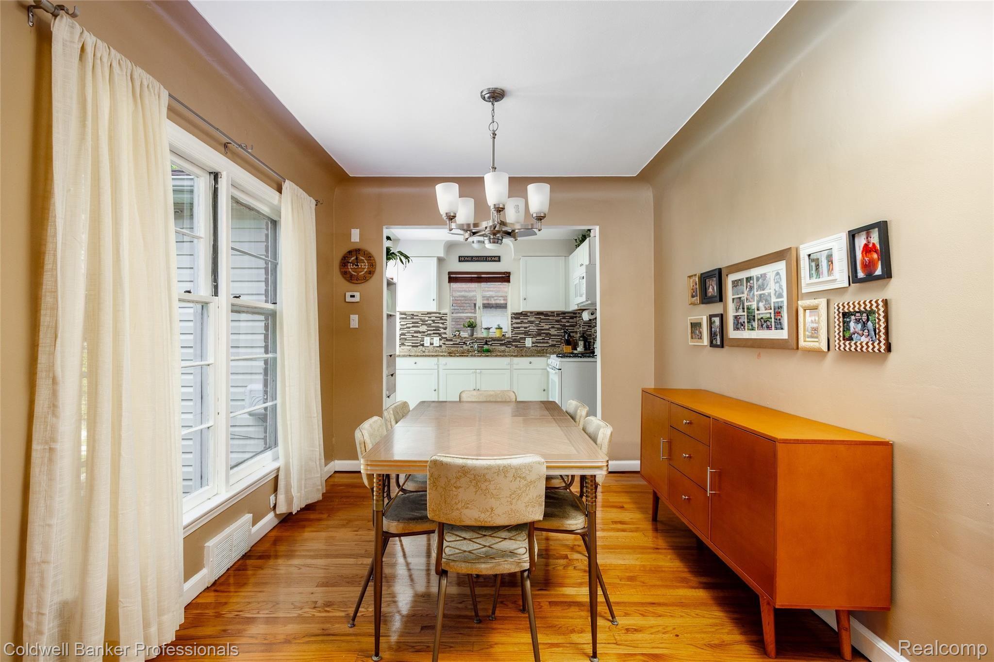 14909 Greenview Road Detroit, MI 48223 - Photo 5 of 21 Dining Room