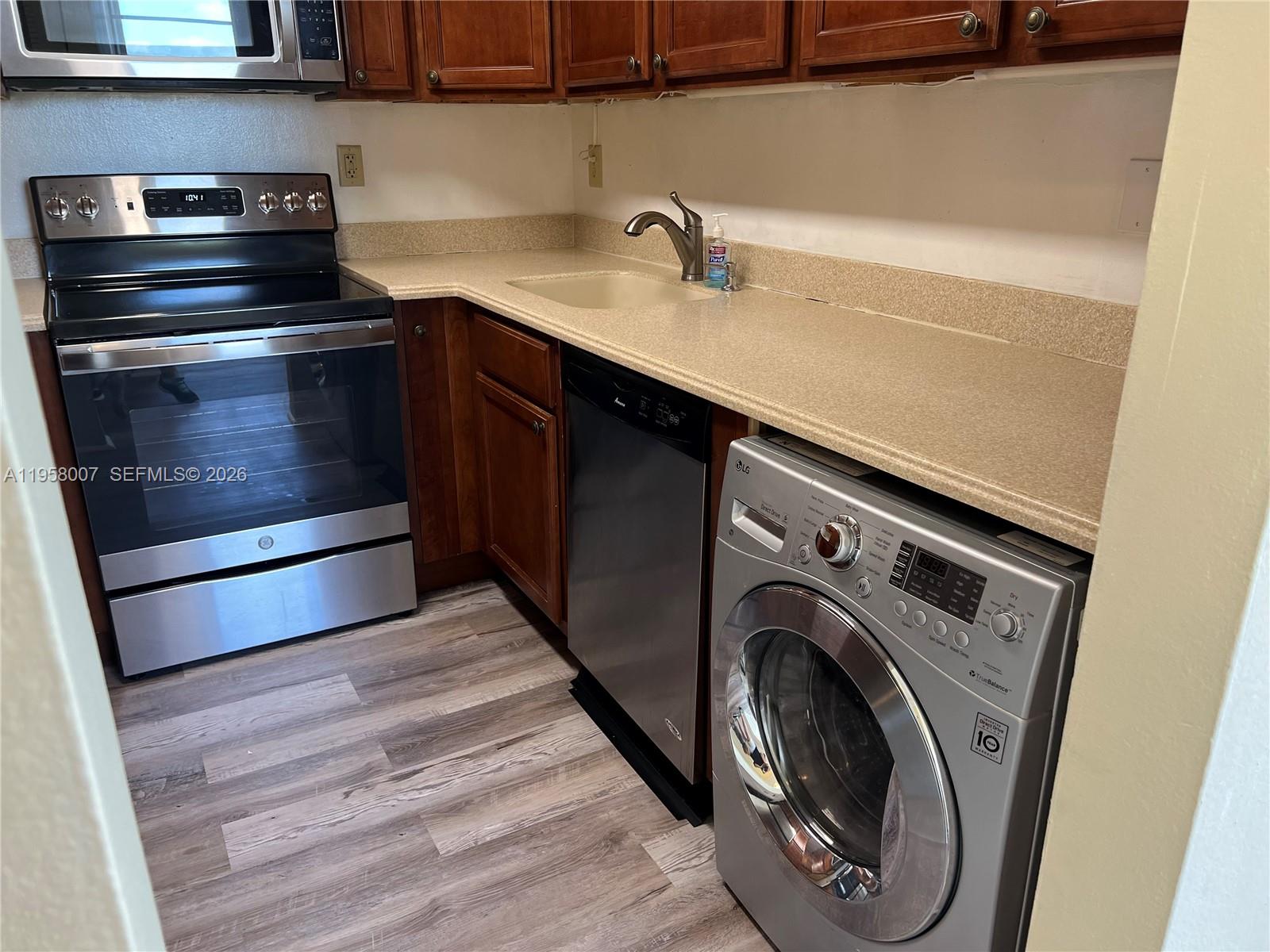 13120 Southwest 92nd Avenue, Unit B406 Miami, FL 33176 - Photo 5 of 13 washer/dryer