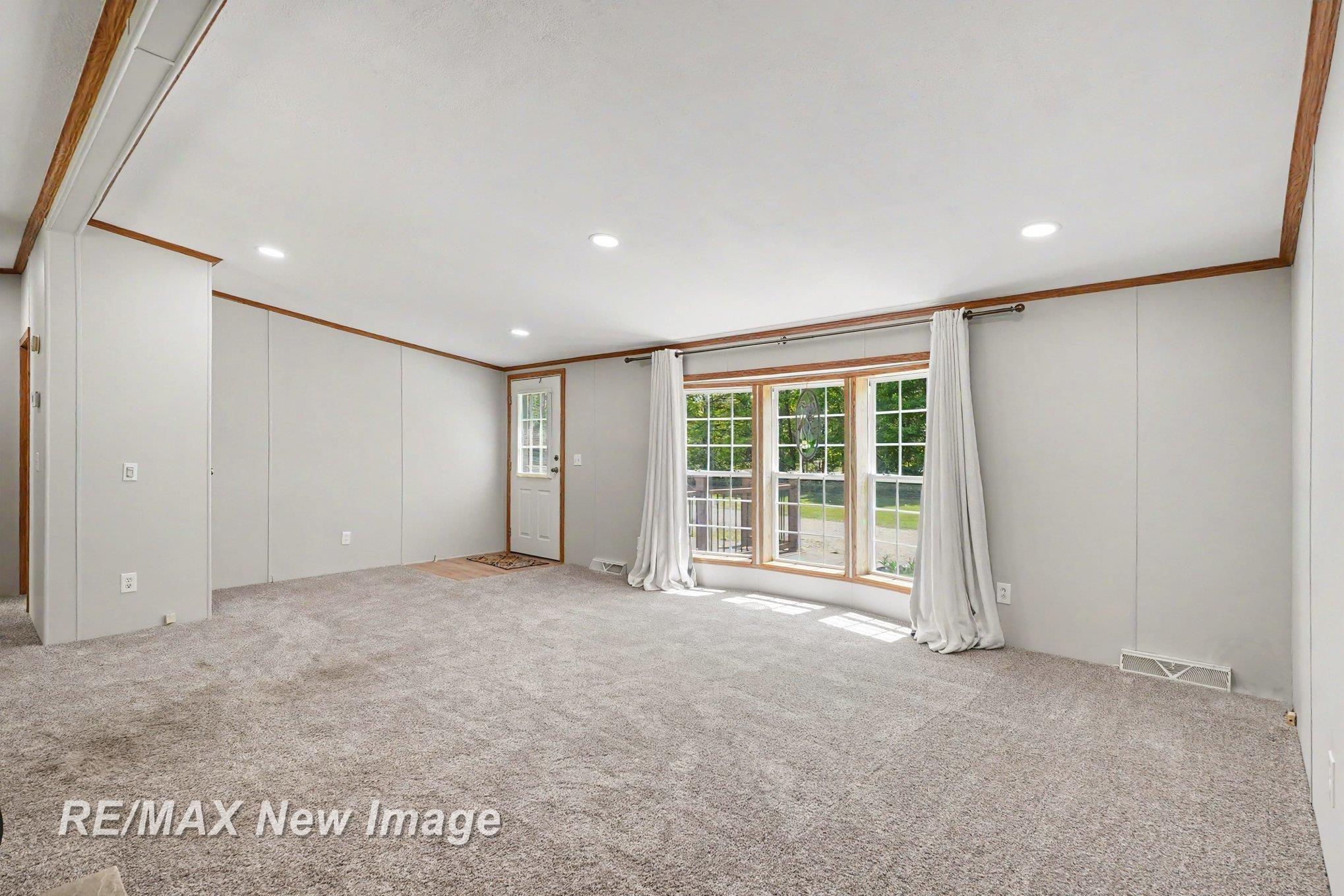 2827 North 11 Mile Road Coleman, MI 48618 - Photo 8 of 38