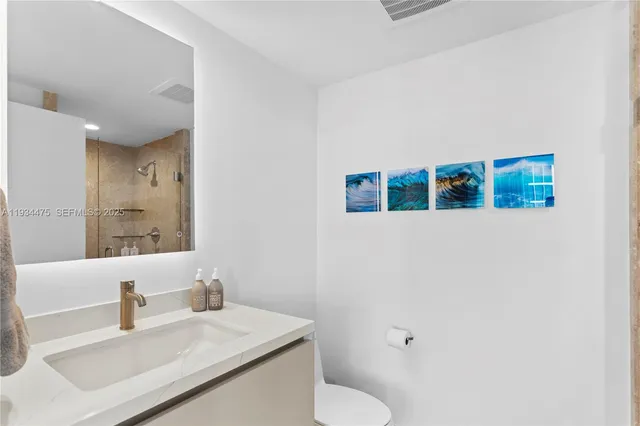 $2,850,000 | 1331 Brickell Bay Drive, Unit 3007, Miami, FL 33131