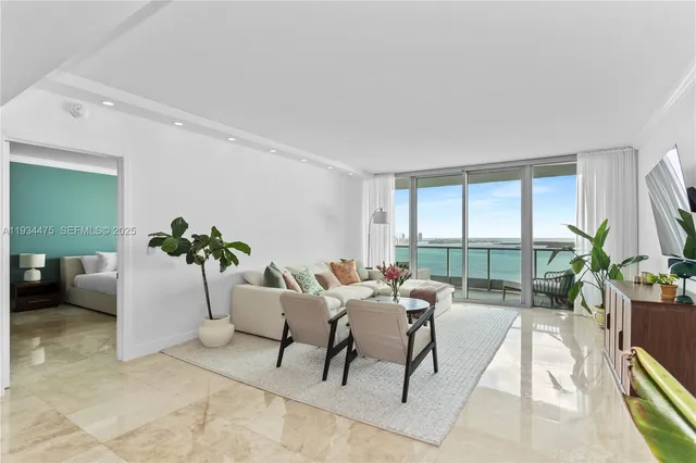$2,850,000 | 1331 Brickell Bay Drive, Unit 3007, Miami, FL 33131