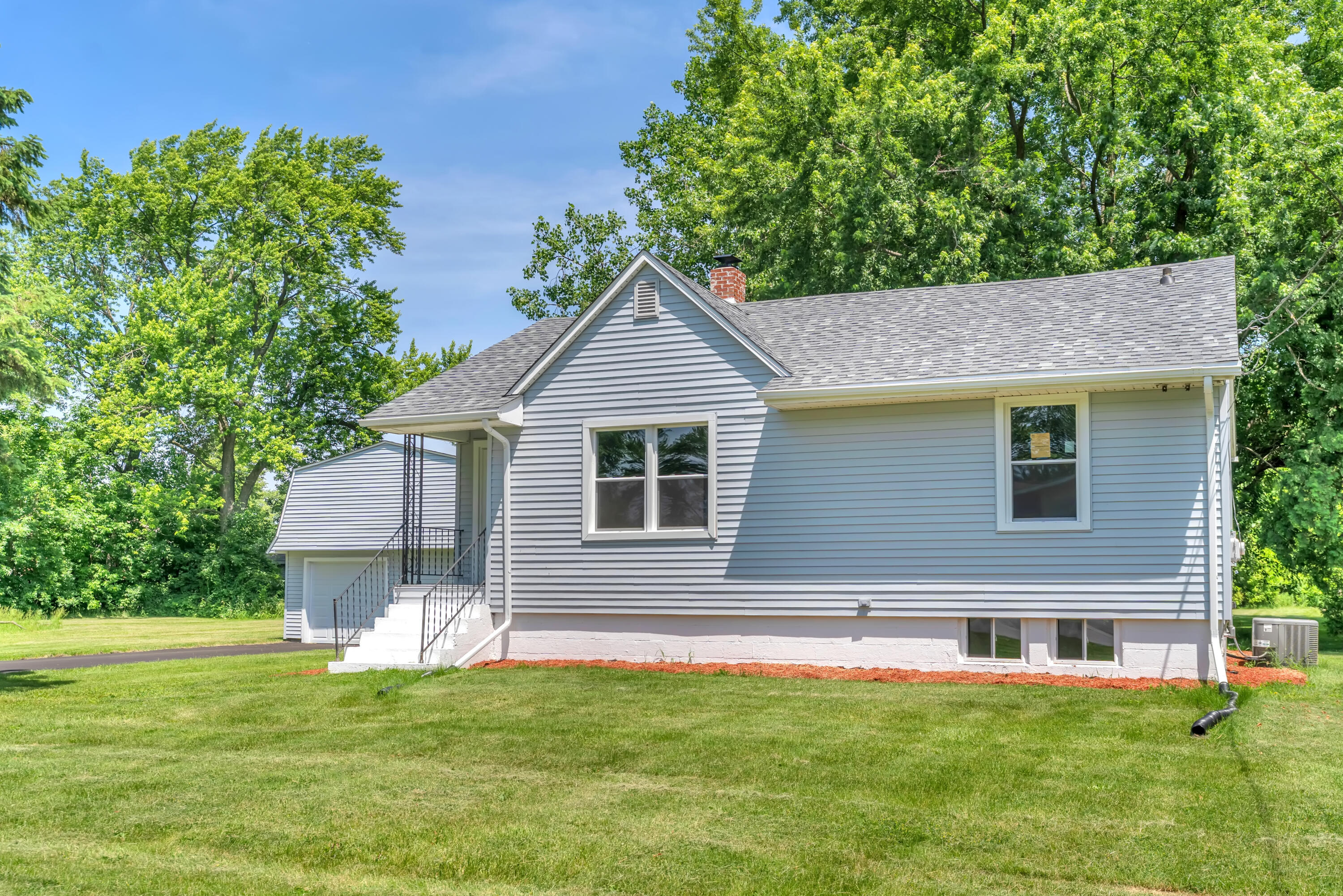 2851 44th Street Highland, IN 46322 - Photo 5 of 25 3000x2001