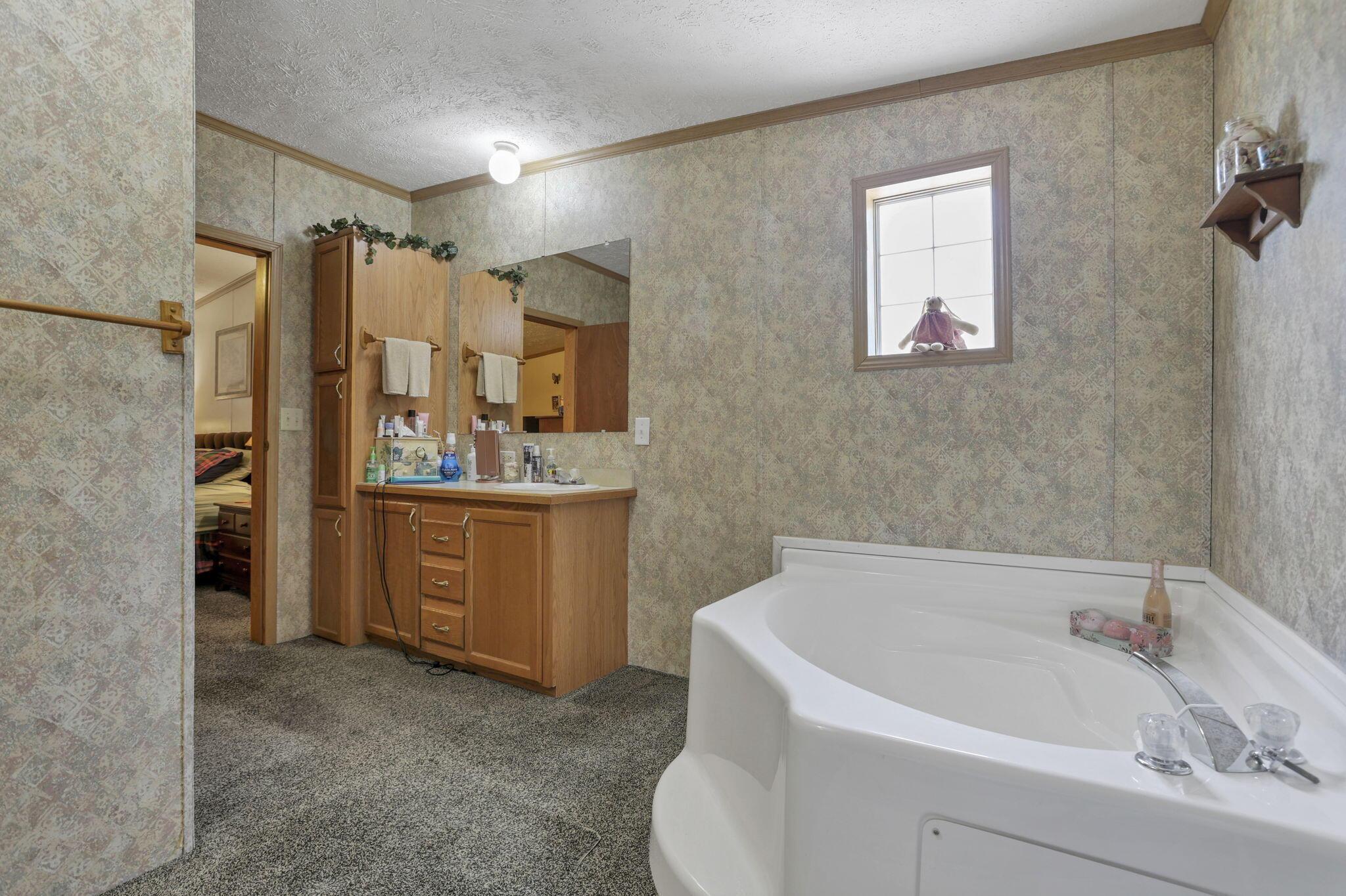 19600 Hampshire Road Utica, OH 43080 - Photo 24 of 70 27-web-or-mls-7W3A7170