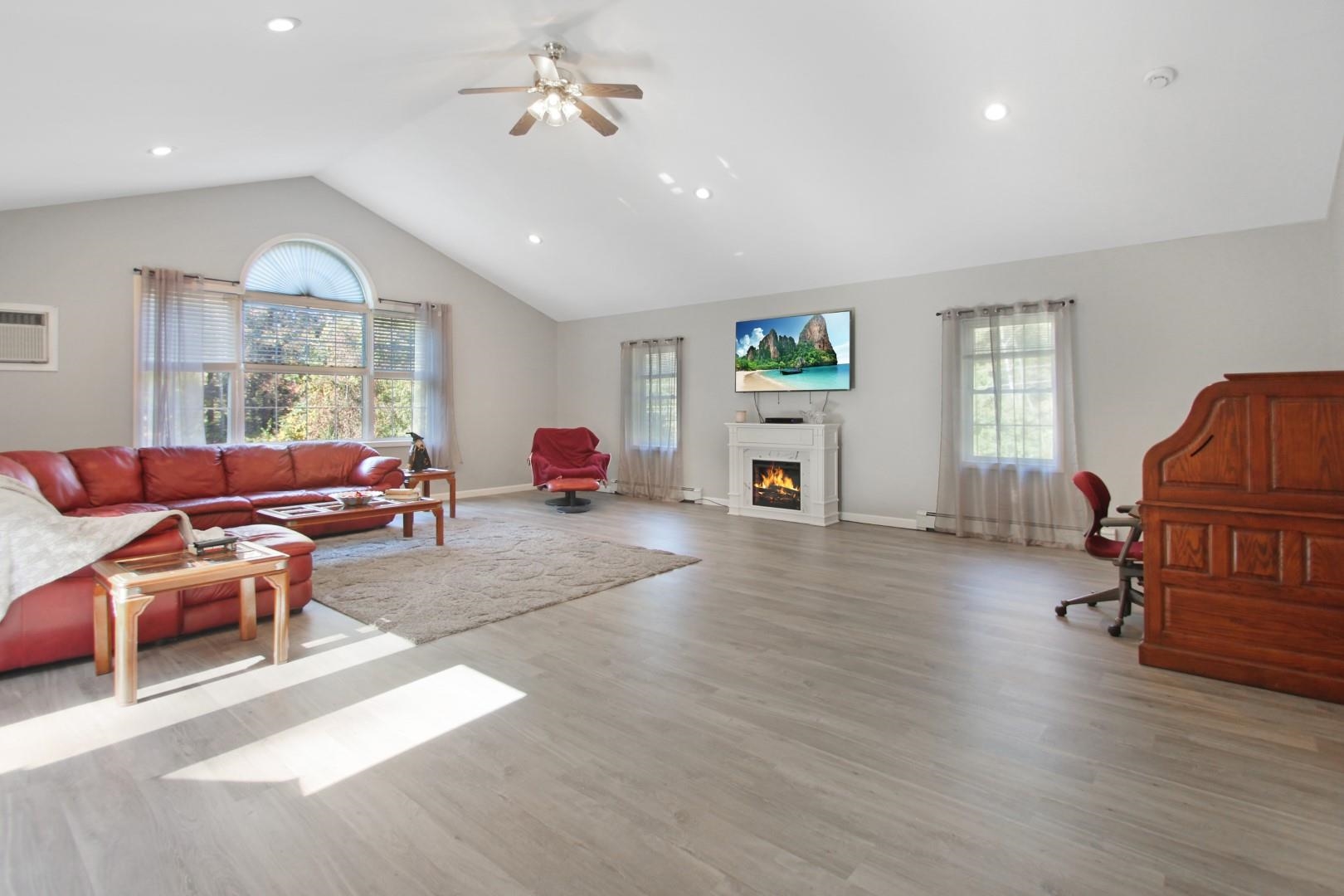 54 Horseshoe Road Windham, NH 03087 - Photo 12 of 35