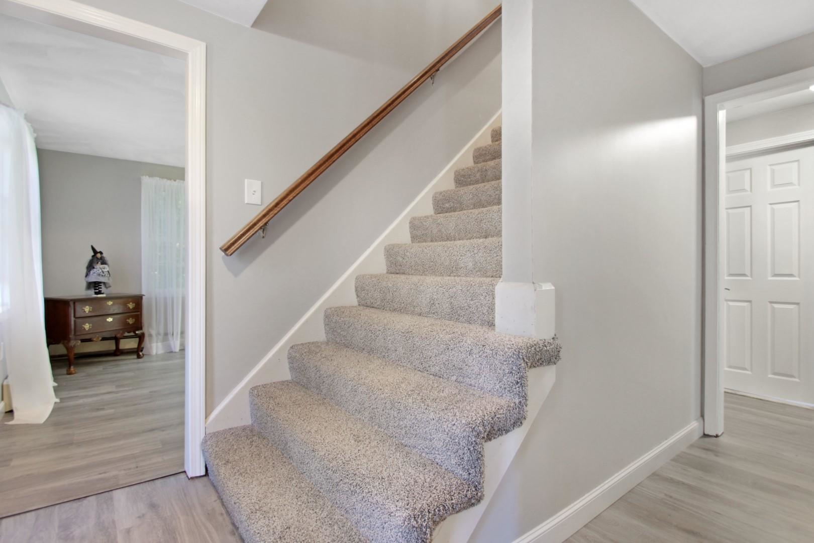 54 Horseshoe Road Windham, NH 03087 - Photo 5 of 35