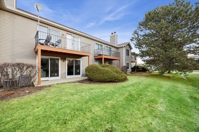 $250,000 | 7030 Park Ln Court, Unit 101, Woodridge, IL 60517