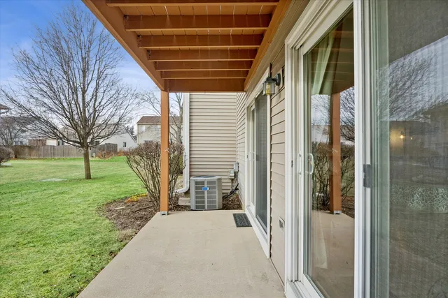 $250,000 | 7030 Park Ln Court, Unit 101, Woodridge, IL 60517