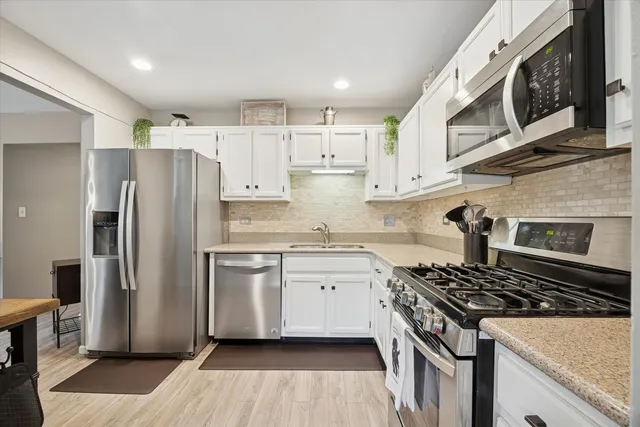 $250,000 | 7030 Park Ln Court, Unit 101, Woodridge, IL 60517