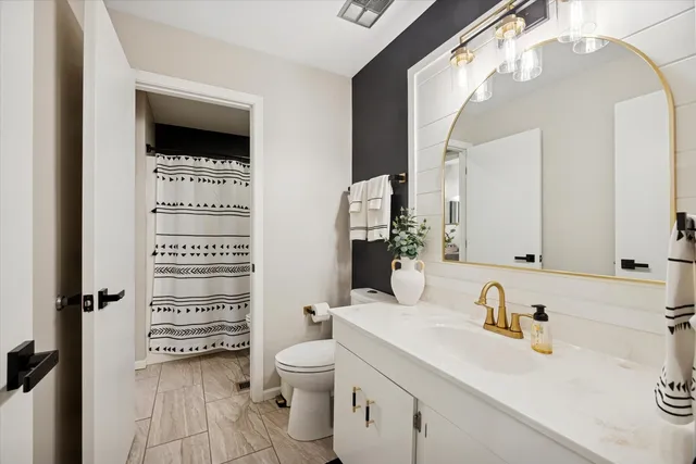 $250,000 | 7030 Park Ln Court, Unit 101, Woodridge, IL 60517