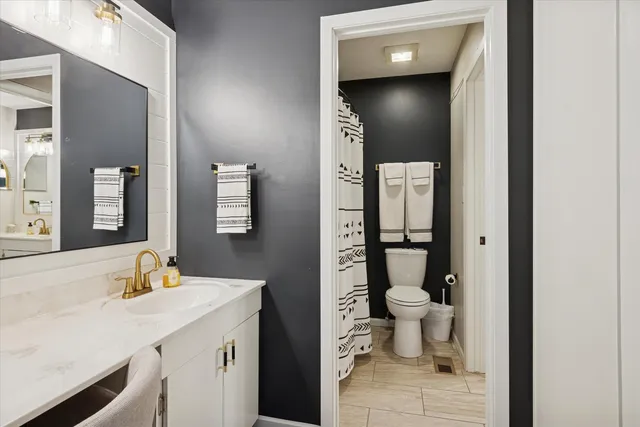 $250,000 | 7030 Park Ln Court, Unit 101, Woodridge, IL 60517