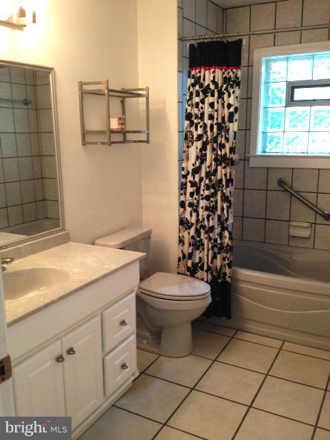 10507 Pot Spring Road Cockeysville, MD 21030 - Photo 15 of 26 HALL BATH (1 OF 3 FULL BATHS IN THE HOME)