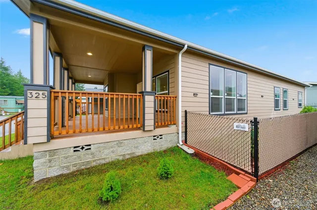 a view of a pathway of a house