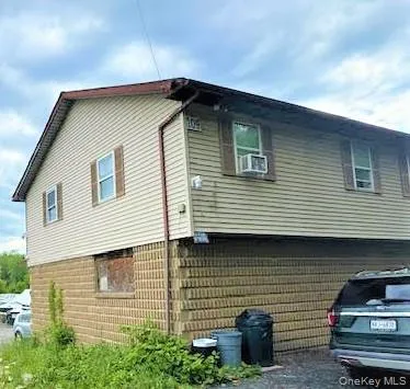 $2,300 | 109 Caesars Lane, Unit EAST, New Windsor, NY 12553