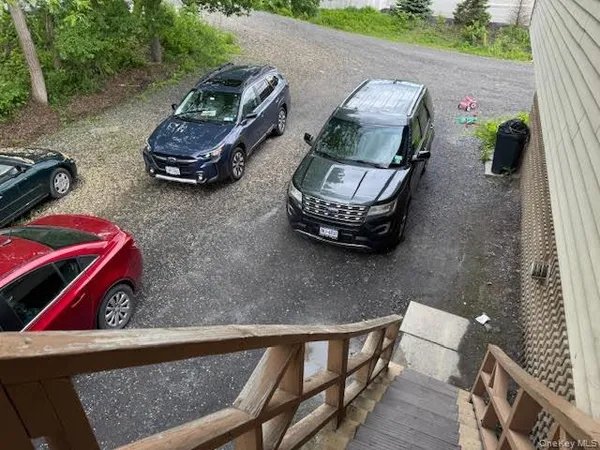 $2,300 | 109 Caesars Lane, Unit EAST, New Windsor, NY 12553