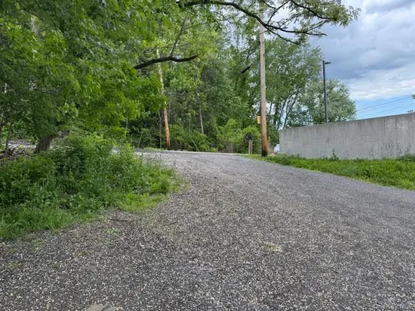 $2,300 | 109 Caesars Lane, Unit EAST, New Windsor, NY 12553