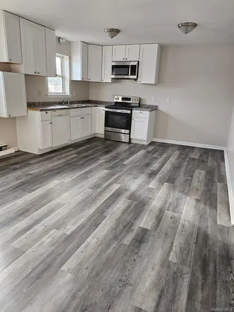 $2,300 | 109 Caesars Lane, Unit EAST, New Windsor, NY 12553