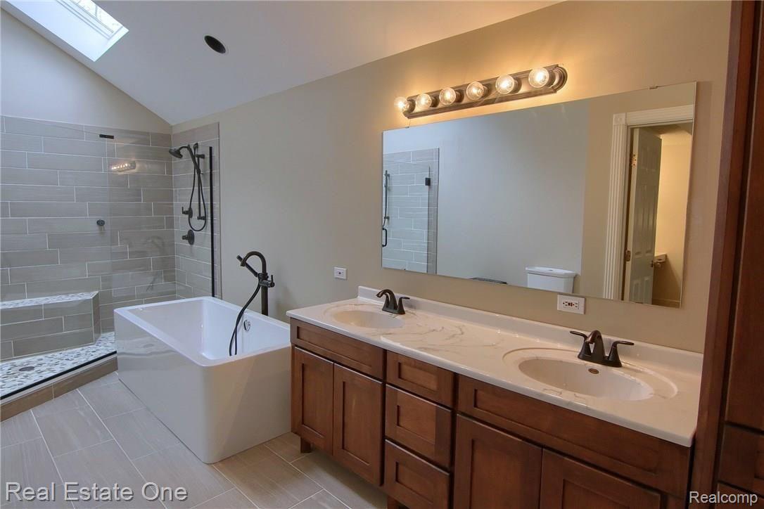 7925 Foster Road Clarkston, MI 48346 - Photo 16 of 33 Master Bathroom 2nd View