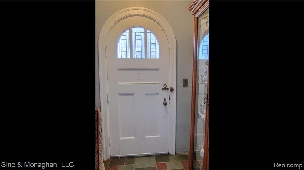 951 Roslyn Road Grosse Pointe Woods, MI 48236 - Photo 23 of 29