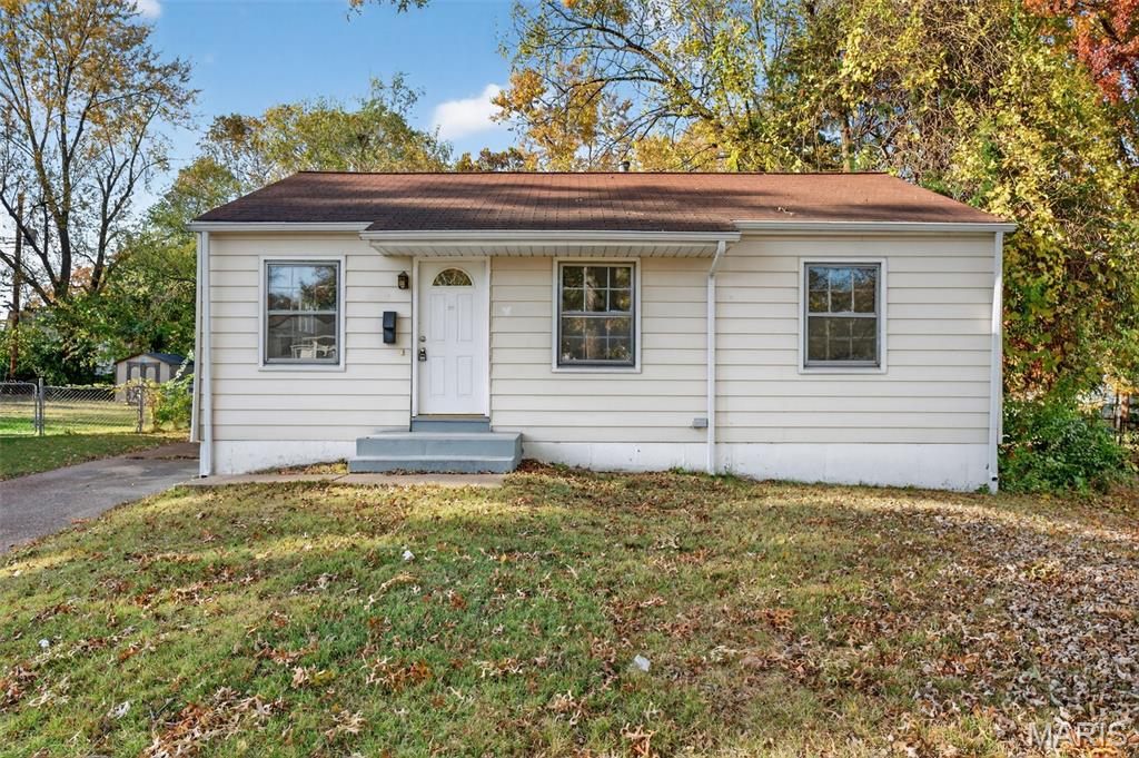 437 Lanark Road St. Louis, MO 63137 - Photo 2 of 30