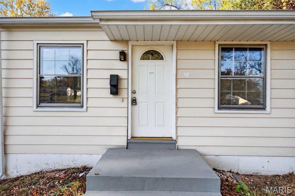 437 Lanark Road St. Louis, MO 63137 - Photo 3 of 30