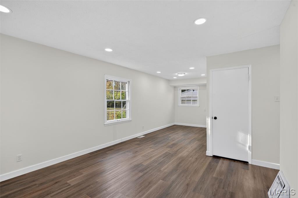 437 Lanark Road St. Louis, MO 63137 - Photo 5 of 30