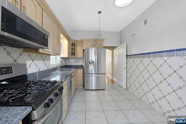 $725,000 | 53 Oakwood Avenue, Kearny, NJ 07032