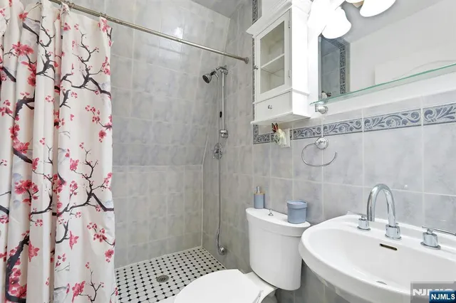 $725,000 | 53 Oakwood Avenue, Kearny, NJ 07032