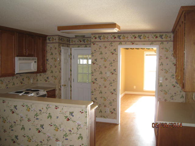6336 Skipperton Road Macon, GA 31216 - Photo 8 of 18 a bathroom with a bathtub and a shower