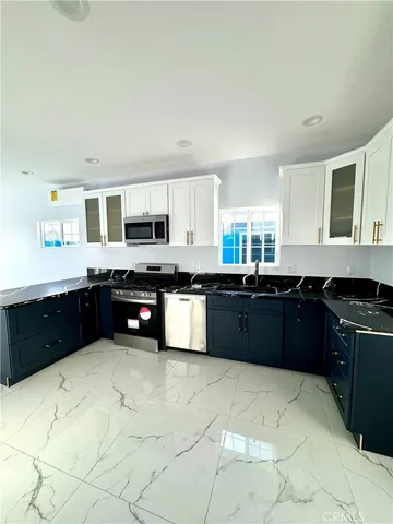 $3,850 | 14712 Newland Street, Midway City, CA 92655