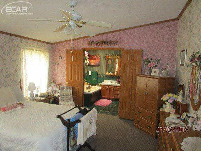 9412 Morrish Road Swartz Creek, MI 48473 - Photo 22 of 31 20443753-21.JPG